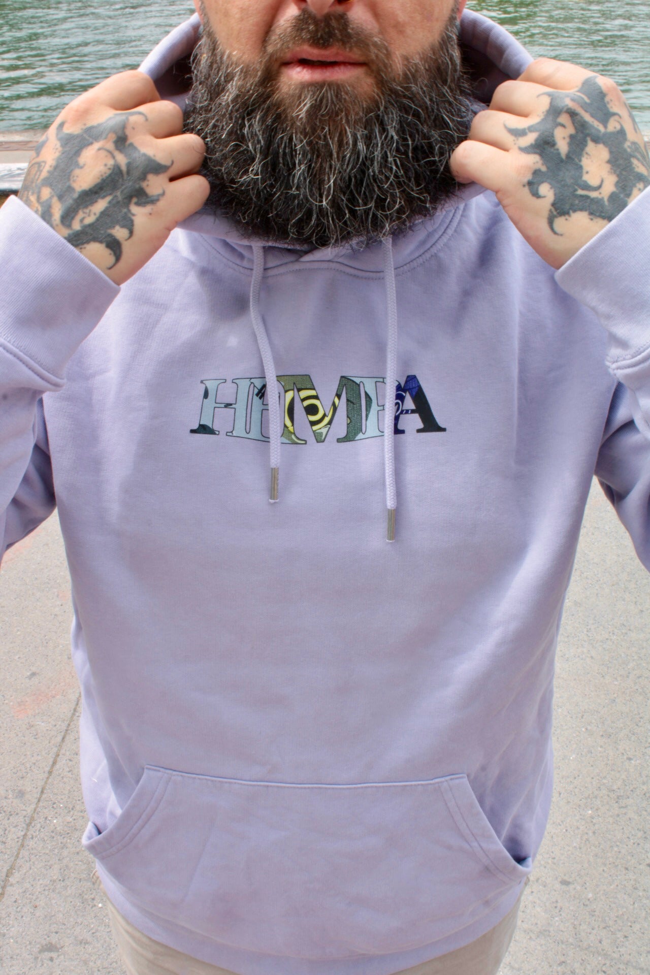 Personne portant le hoodie lavande HEMPA - vue de face