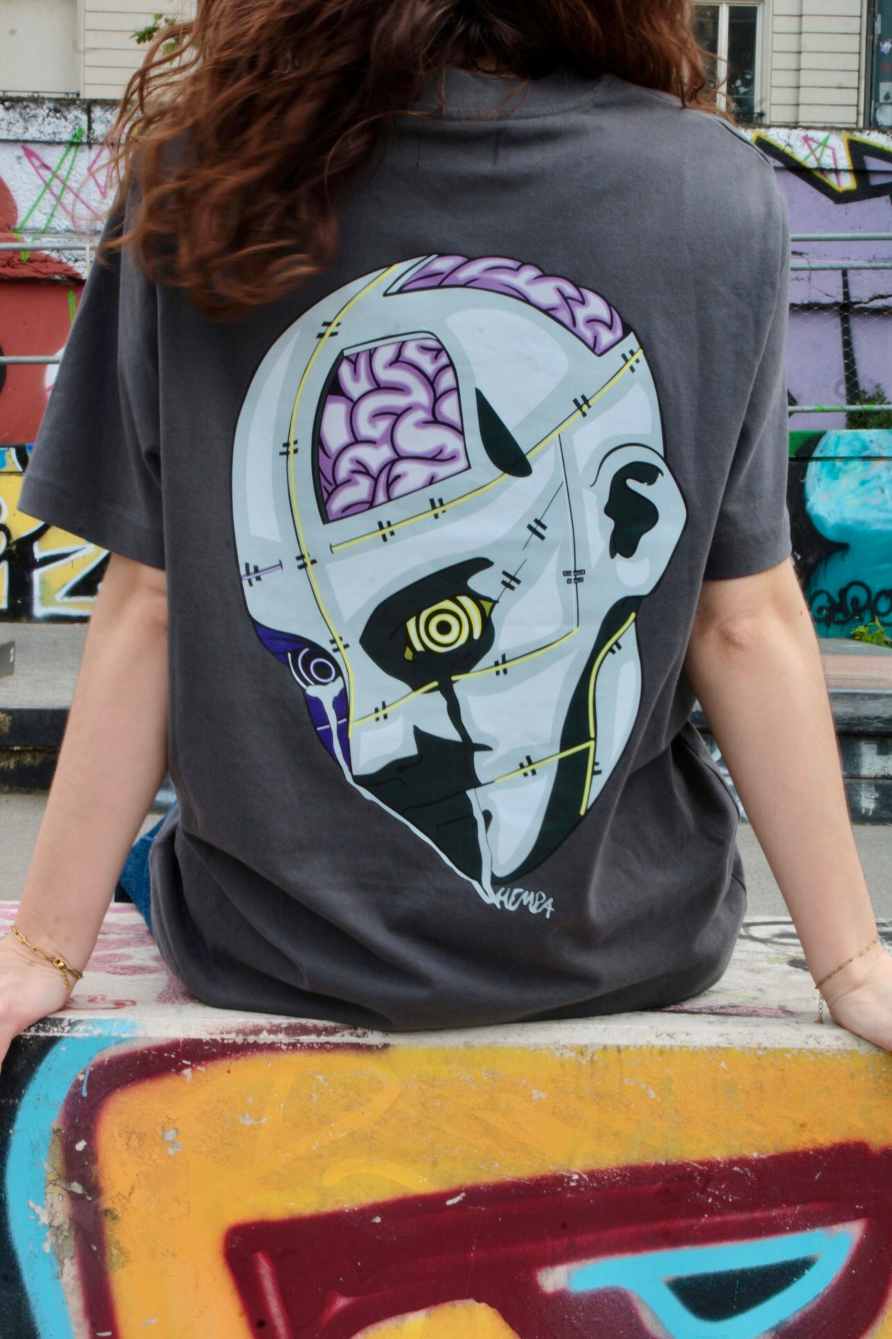 Pack HEMPA avec logo robot et cyberpunk - pull à capuche, tee shirt et le mug - vue de dos